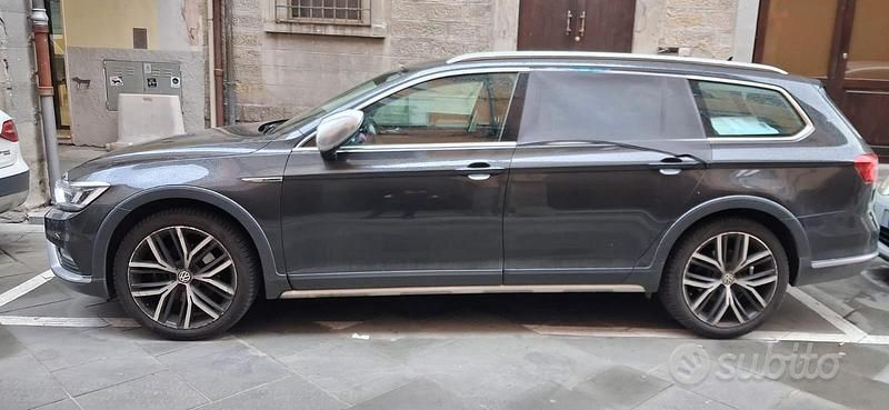 Usata VW Passat 190 CV (139 kW) 2018 Grigio Station wagon