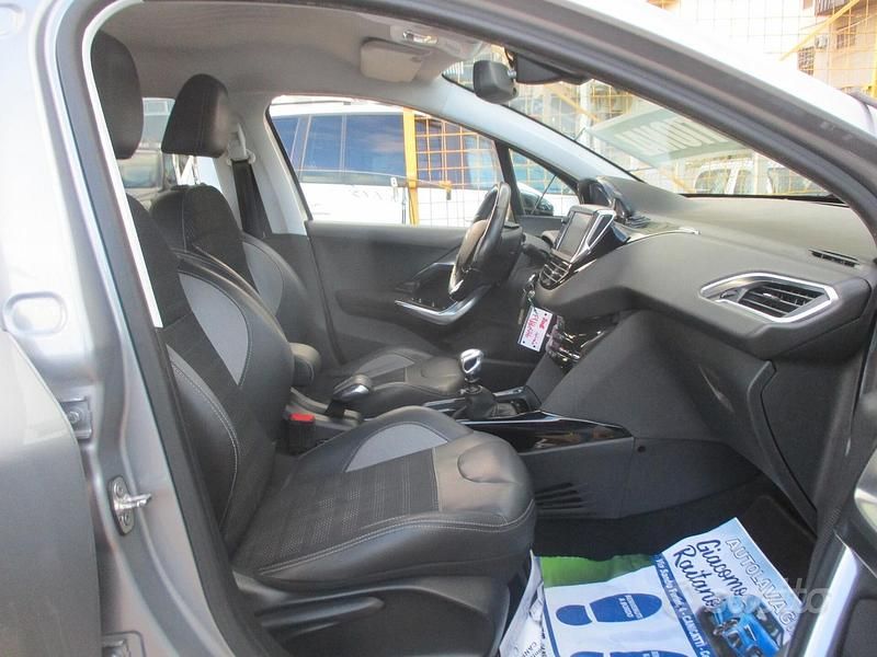 Usata Peugeot 2008 120 CV (88 kW) 2016 Grigio SUV
