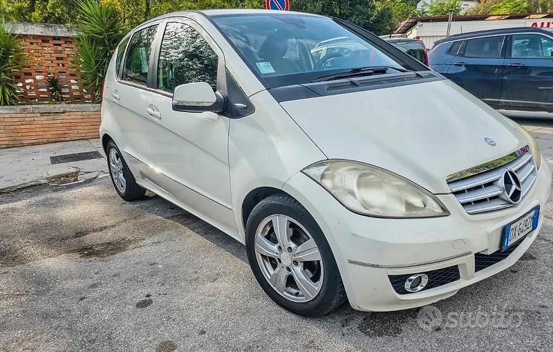 Bianco Usata 2009 Mercedes A180 Avantgarde | 4600 € - Immagine 1/4