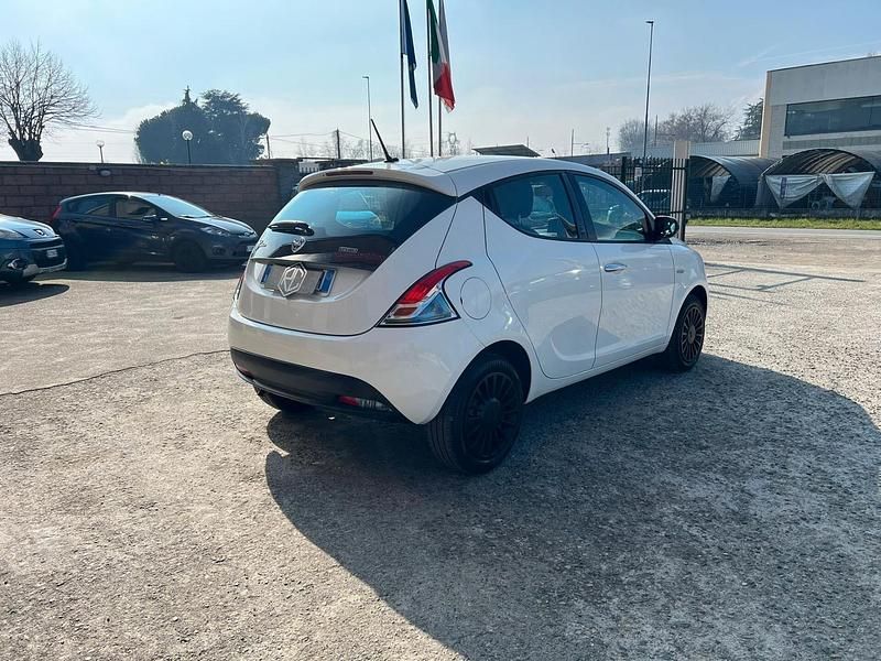 Usata Lancia Ypsilon Silver 69 CV (50 kW) 2021 Bianco Utilitaria