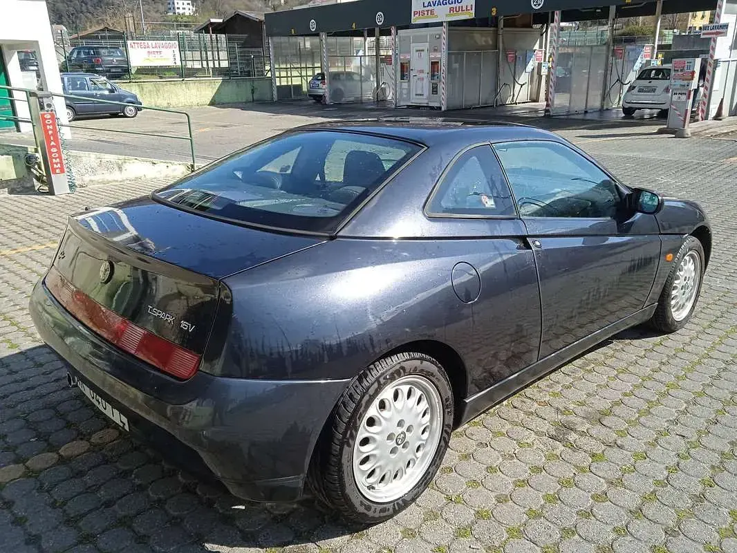 Usata Alfa Romeo GTV Lusso 150 CV (110 kW) 1996 Nero Coupé