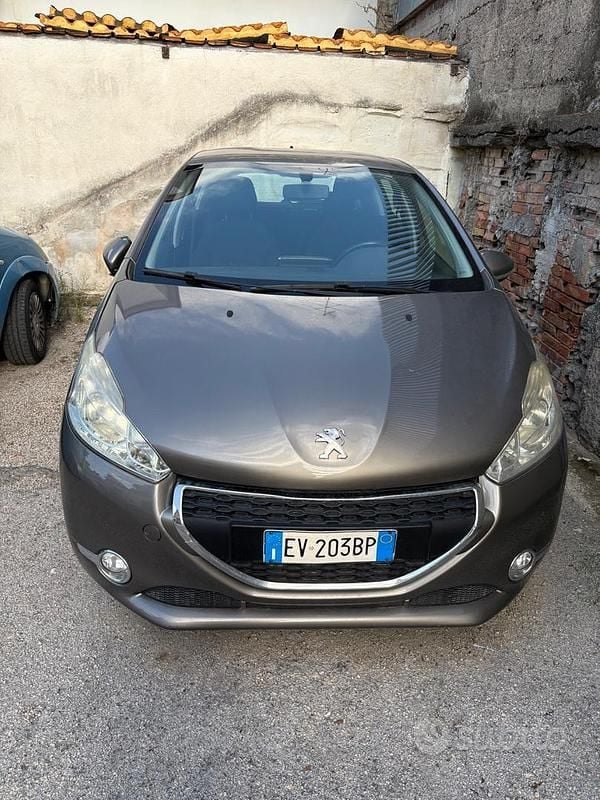 Usata Peugeot 208 2014 Utilitaria