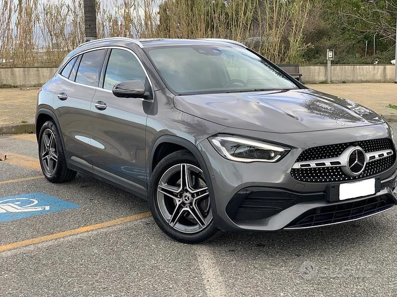 Usata Mercedes GLA200 Premium 150 CV (110 kW) 2022 Grigio SUV