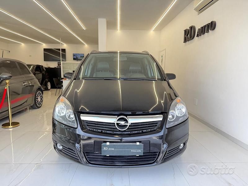 Usata Opel Zafira Cosmo 120 CV (88 kW) 2006 Nero Monovolume