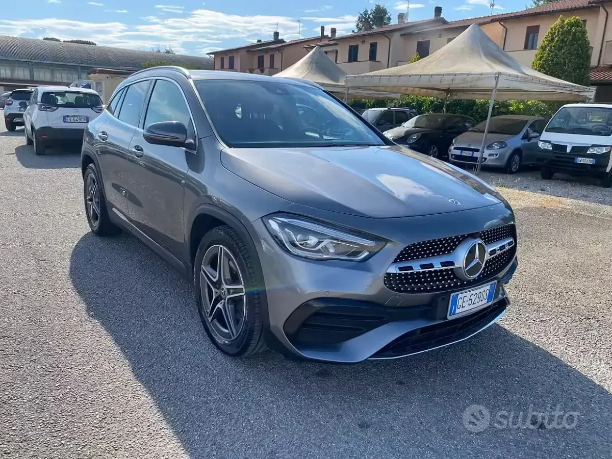Usata Mercedes GLA200 AMG line 150 CV (110 kW) 2021 Grigio scuro SUV