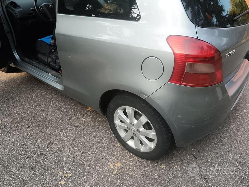 Usata Toyota Yaris 2010 Grigio Utilitaria