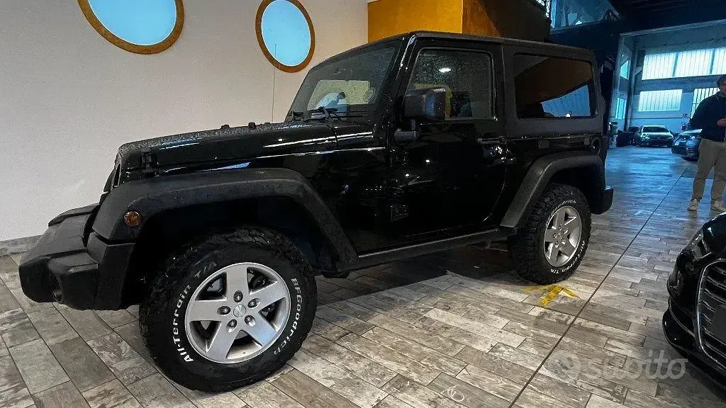 Usata Jeep Wrangler Sahara 200 CV (147 kW) 2012 Nero SUV