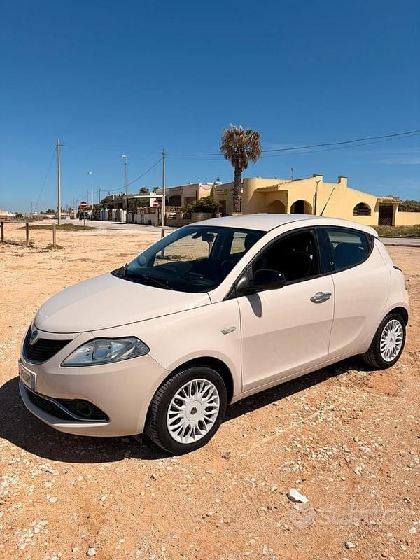 Usata Lancia Ypsilon 69 CV (50 kW) 2017 Utilitaria