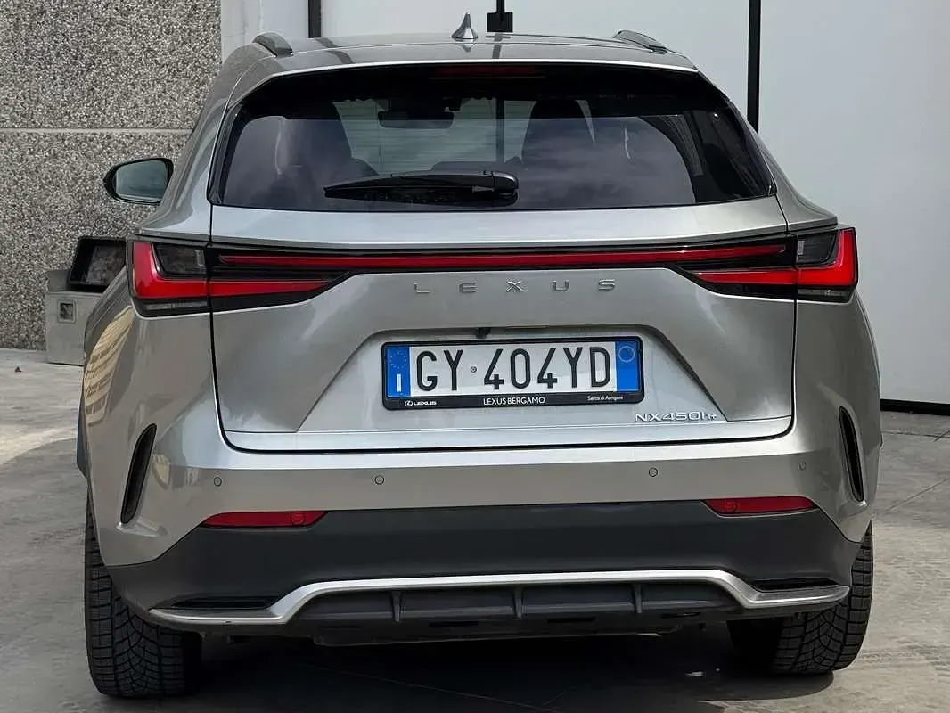 Usata Lexus NX450h+ Sport Line 185 CV (136 kW) 2025 Argento SUV