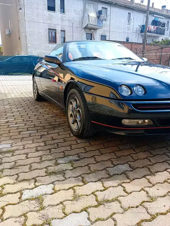 Usata Alfa Romeo Spider 144 CV (105 kW) 1999 Nero Cabrio