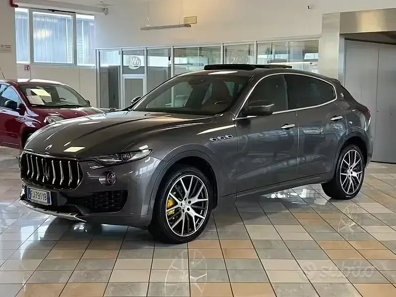 Usata Maserati Levante 275 CV (202 kW) 2017 Grigio scuro SUV