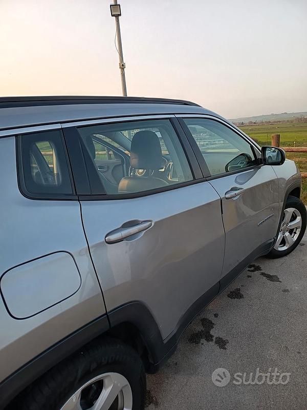 Occasion Jeep Compass 120 ch (88 kW) 2019 Gris SUV