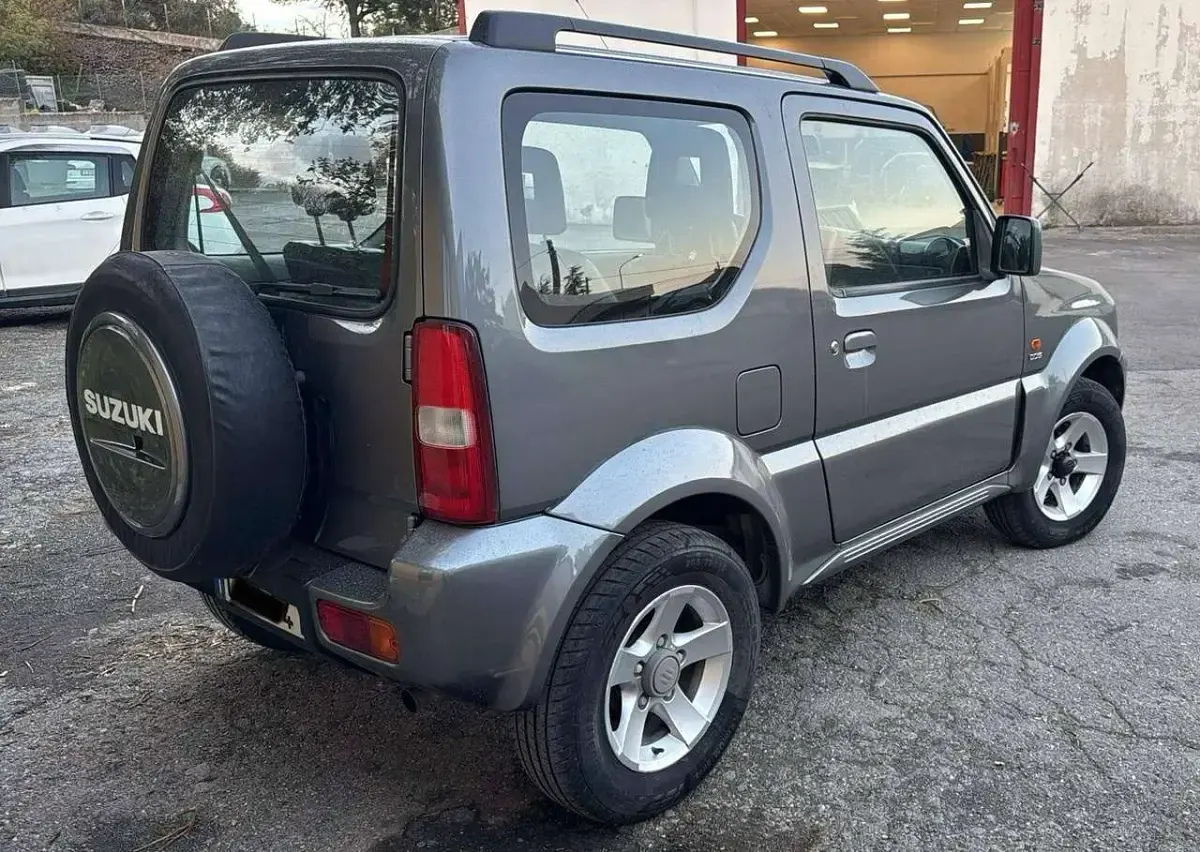 Second-hand Suzuki Jimny 86 CP (63 kW) 2006 Gri SUV