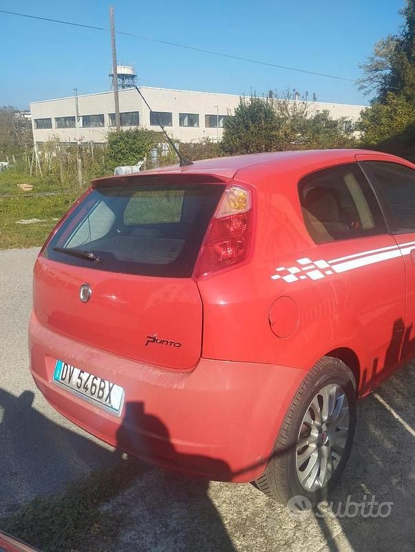 Usata Fiat Grande Punto 75 CV (55 kW) 2008 Rosso Utilitaria