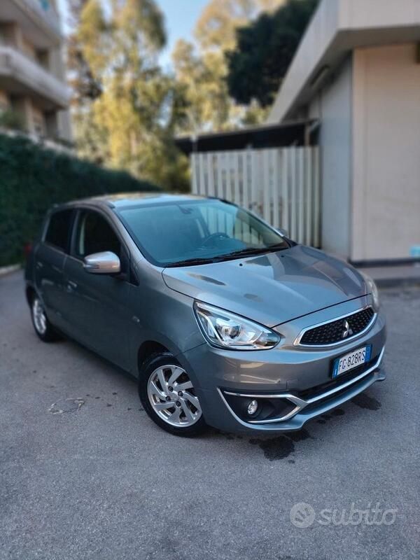 Grigio Usata 2017 Mitsubishi Space Star Due volumi | 7900 € (Buon prezzo) - Immagine 1/2