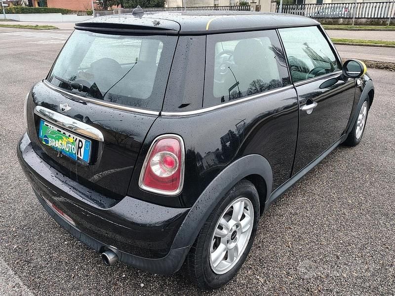 Usata Mini Cooper 75 CV (55 kW) 2012 Nero Utilitaria