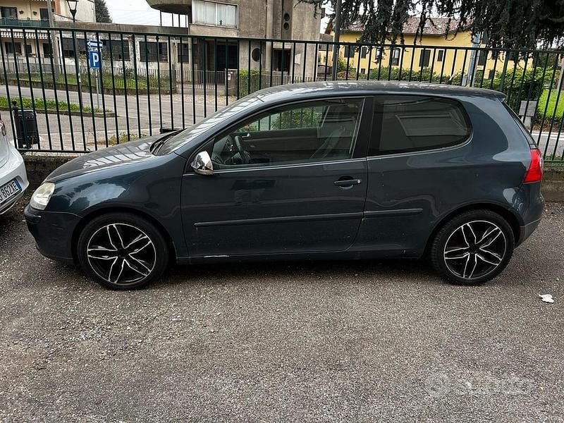 Usata VW Golf V Sportline 2005 Utilitaria