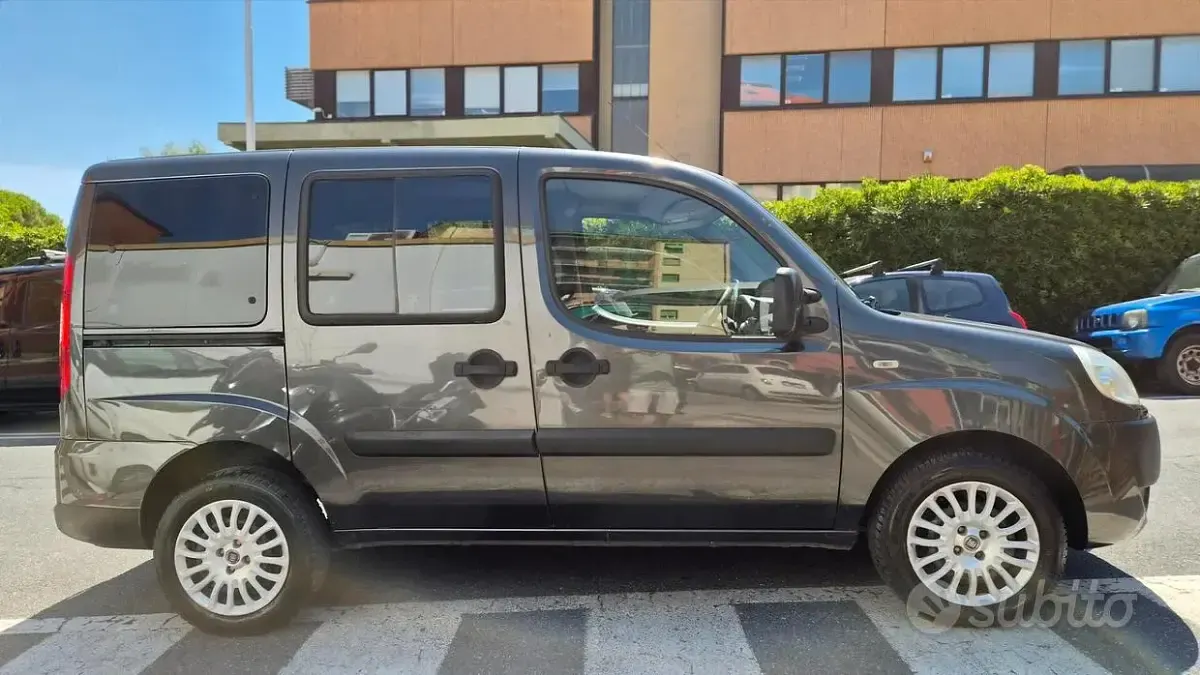 Usata Fiat Doblò Dynamic 120 CV (88 kW) 2009 Grigio Monovolume