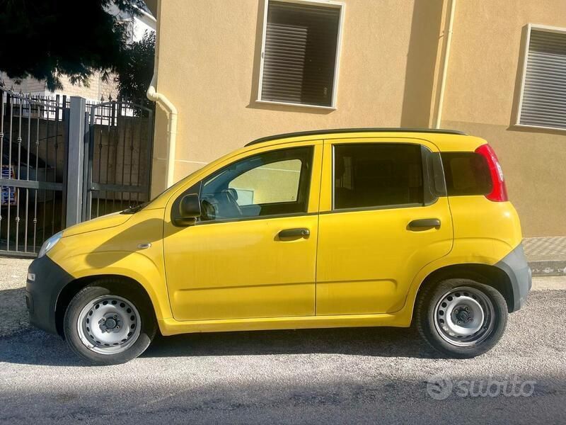 Giallo Usata 2017 Fiat Panda Due volumi | 5400 € (Super prezzo) - Immagine 1/4