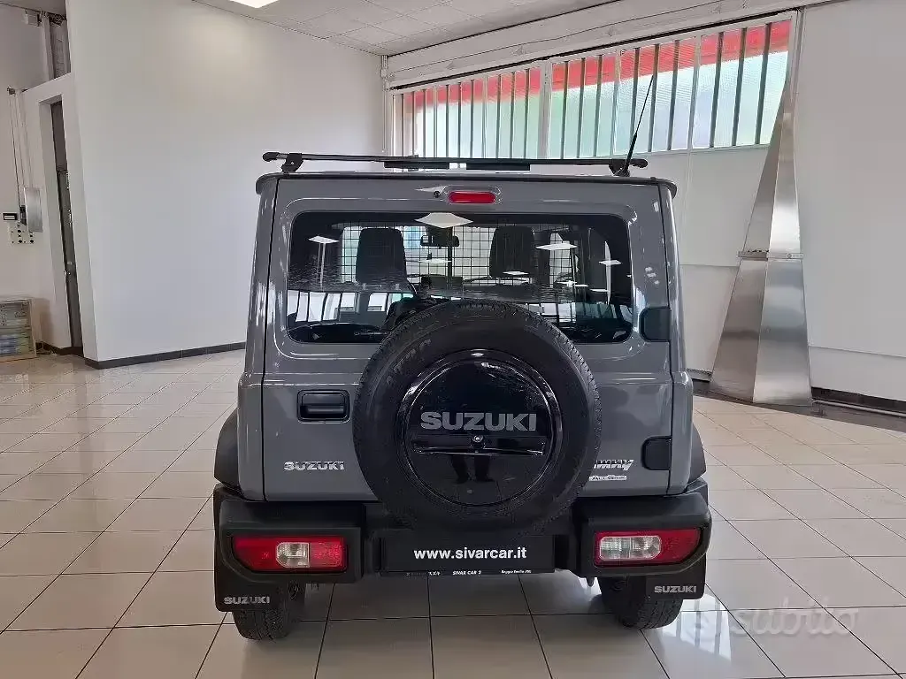 Second-hand Suzuki Jimny 102 CP (75 kW) 2022 Gri SUV