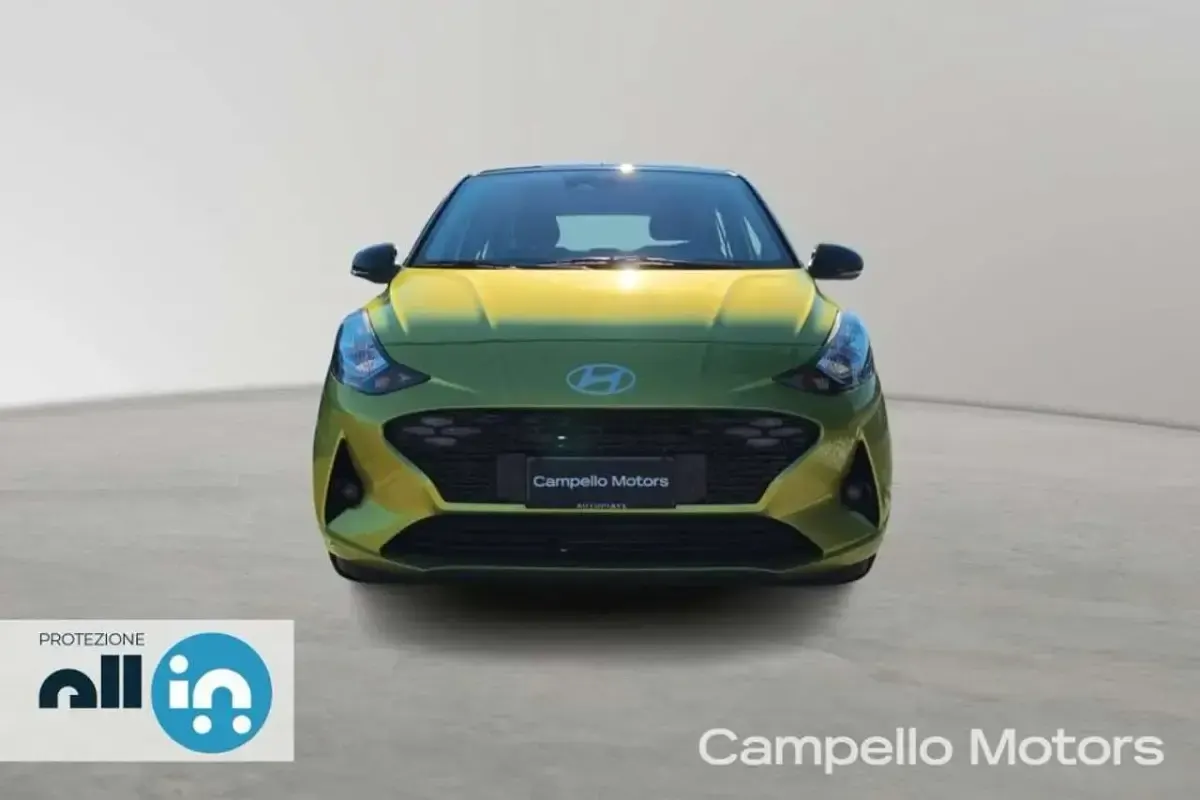 Nuova Hyundai i10 63 CV (46 kW) 2025 Giallo tetto nero Utilitaria
