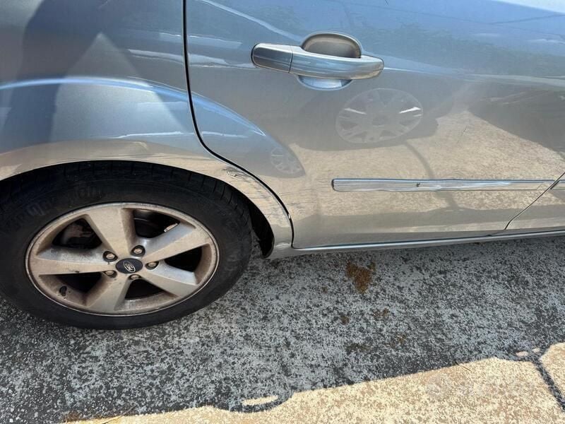 Usata Ford Focus 136 CV (100 kW) 2005 Grigio Berlina