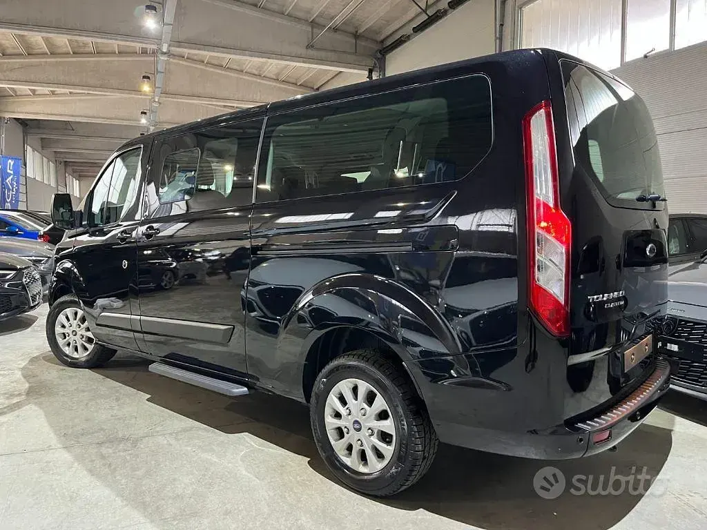 Usata Ford Transit Custom Titanium 150 CV (110 kW) 2023 Nero Monovolume