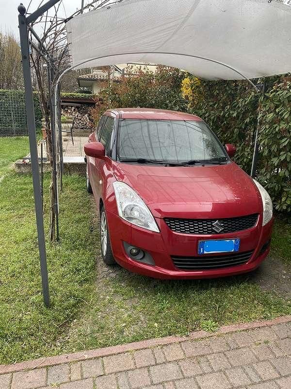 Begagnad Suzuki Swift GL 75 HK (55 kW) 2011 Röd Halvkombi
