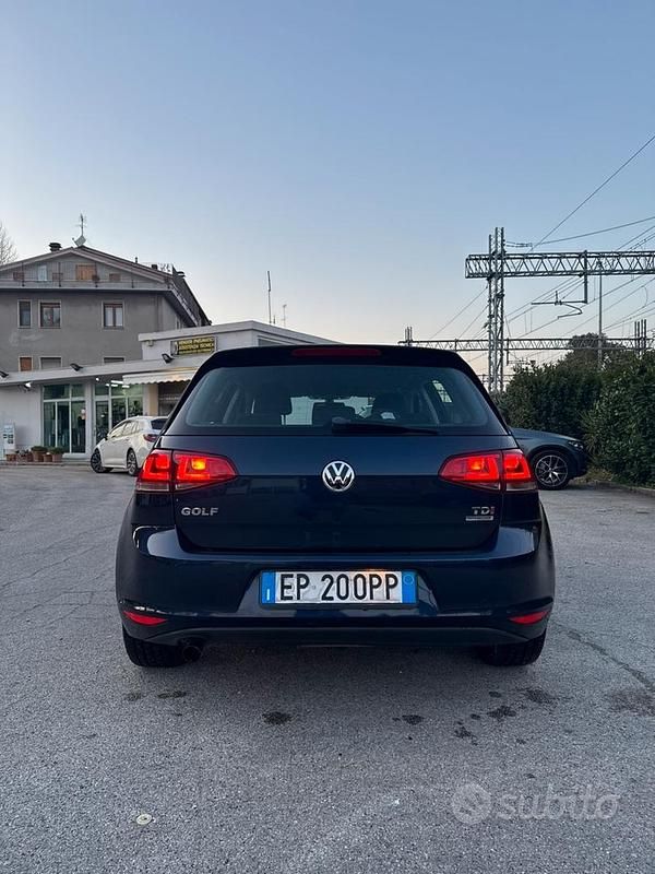 Usata VW Golf VII Highline 105 CV (77 kW) 2014 Blu Berlina