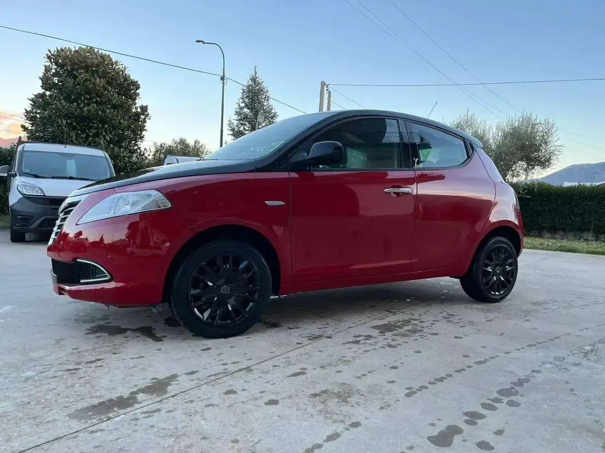 Usata Lancia Ypsilon 86 CV (63 kW) 2013 Rosso Utilitaria