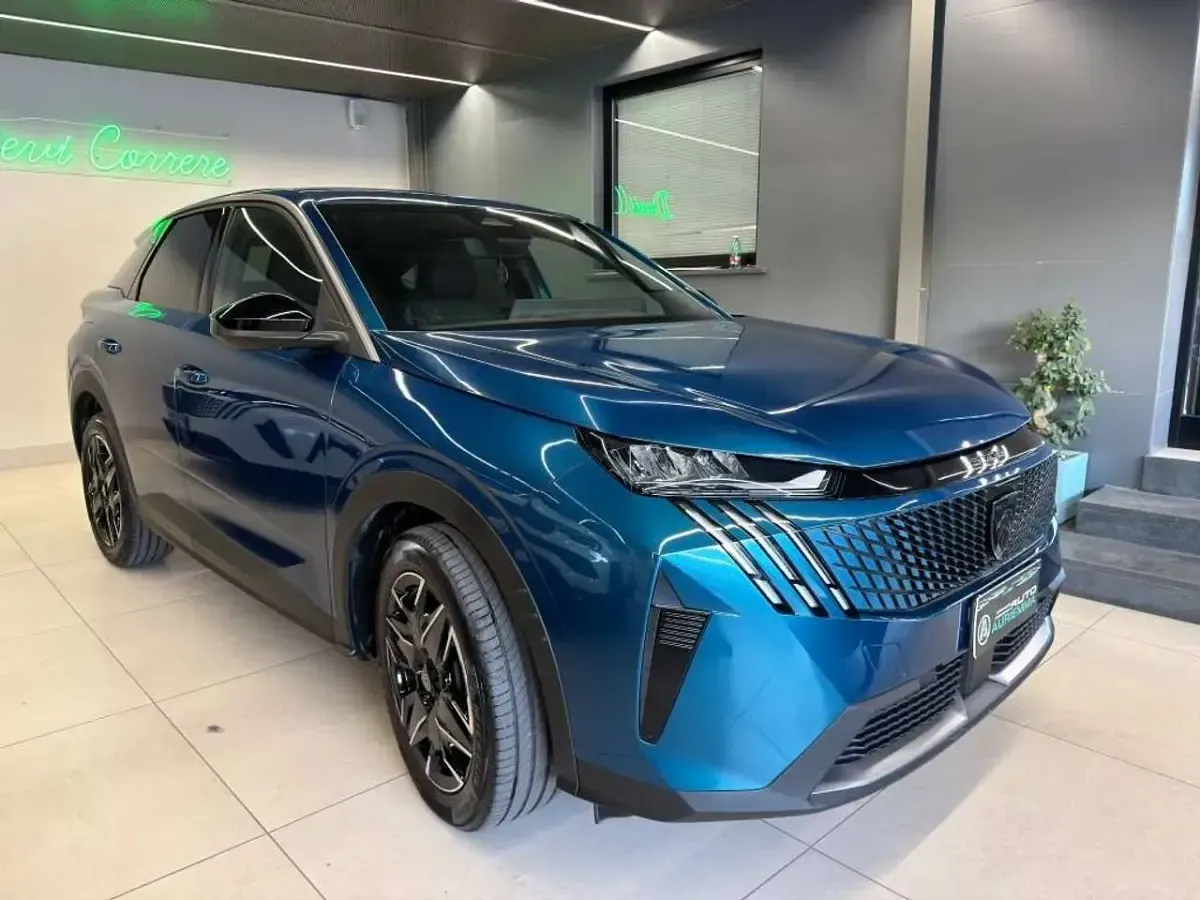 Usata Peugeot 3008 Allure 136 CV (100 kW) 2024 Blu obsesion SUV