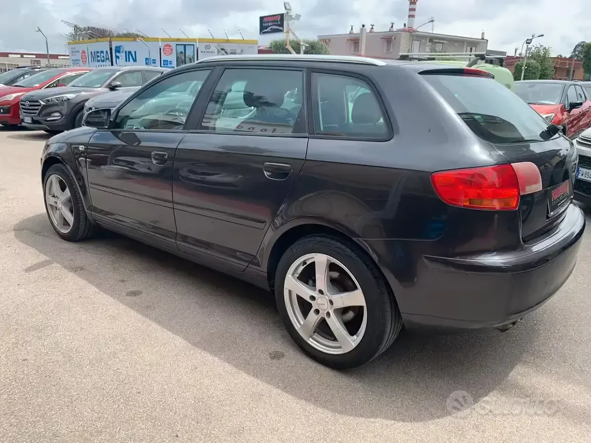 Begagnad Audi A3 Attraction 105 HK (77 kW) 2005 Grå Halvkombi