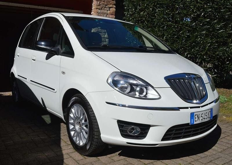 Usata Lancia Musa 77 CV (56 kW) 2012 Bianco Monovolume
