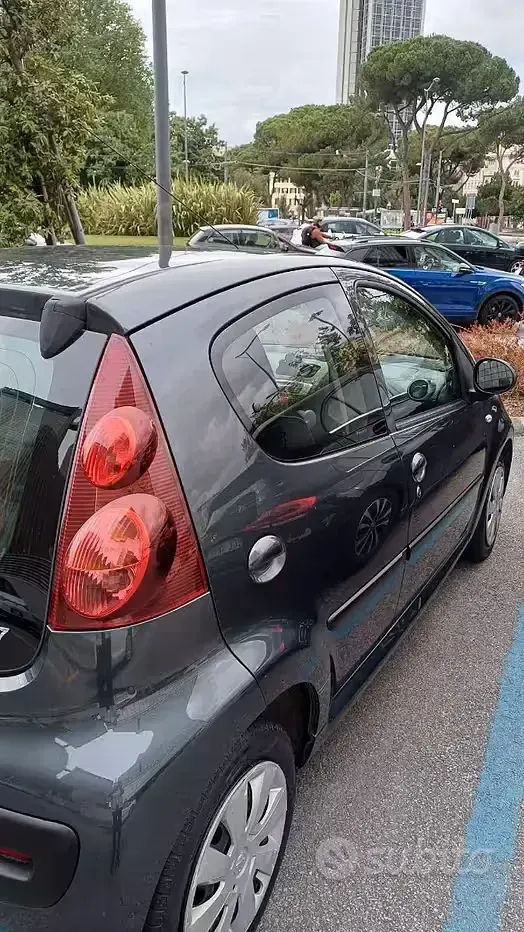 Usata Peugeot 107 68 CV (50 kW) 2012 Grigio Utilitaria