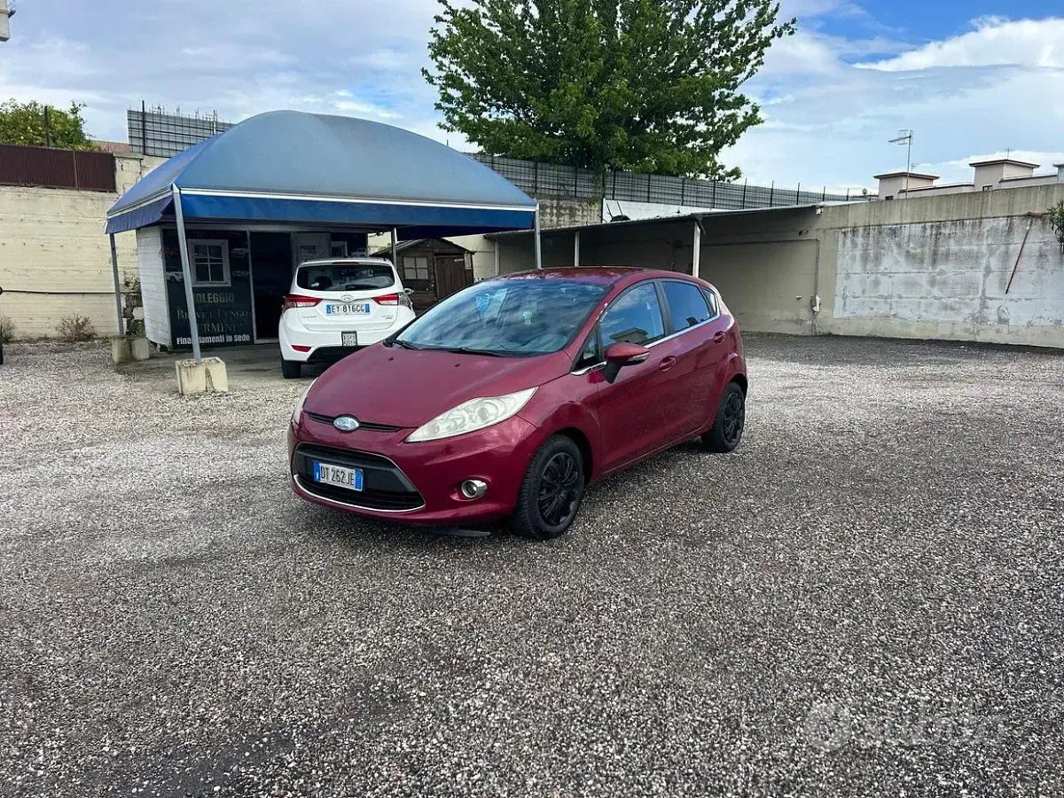 Usata Ford Fiesta Titanium 68 CV (50 kW) 2009 Viola Berlina