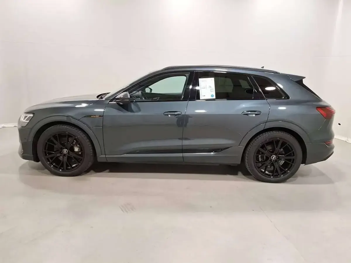Usata Audi e-tron S-Line 300 kW (408 CV) 2023 Grigio SUV