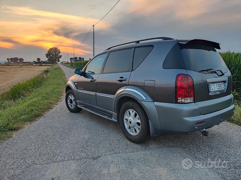 Usata SsangYong Rexton 165 CV (121 kW) 2005 Grigio SUV