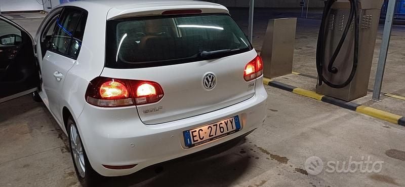 Usata VW Golf VI 105 CV (77 kW) 2010 Bianco Utilitaria