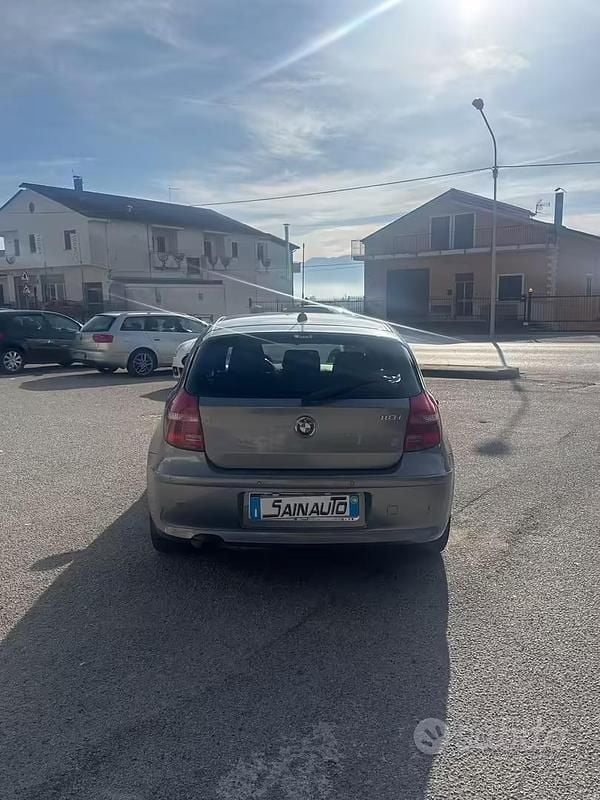 Usata BMW 118 143 CV (105 kW) 2009 Grigio Utilitaria