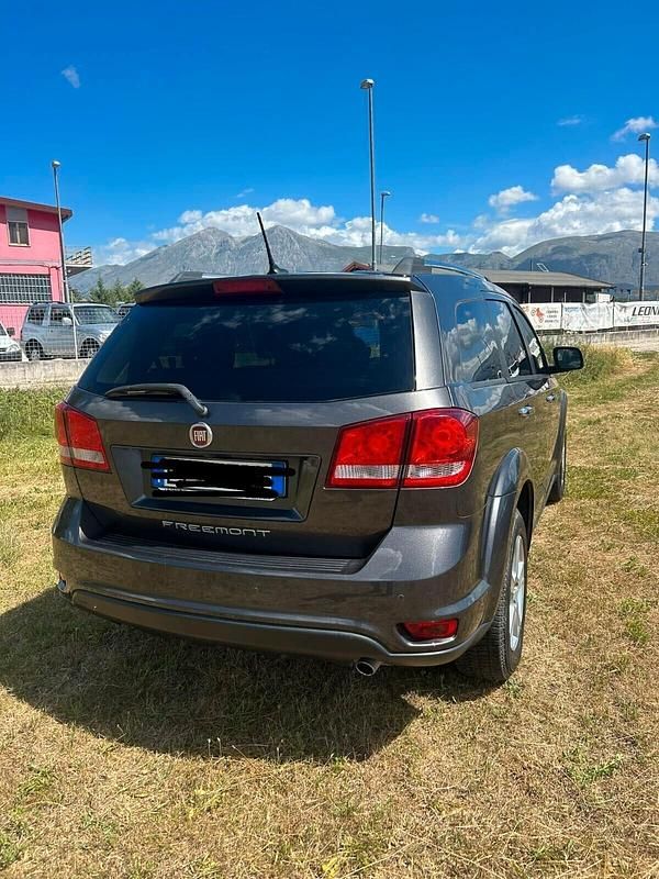 Usata Fiat Freemont Lounge 170 CV (125 kW) 2016 Grigio SUV