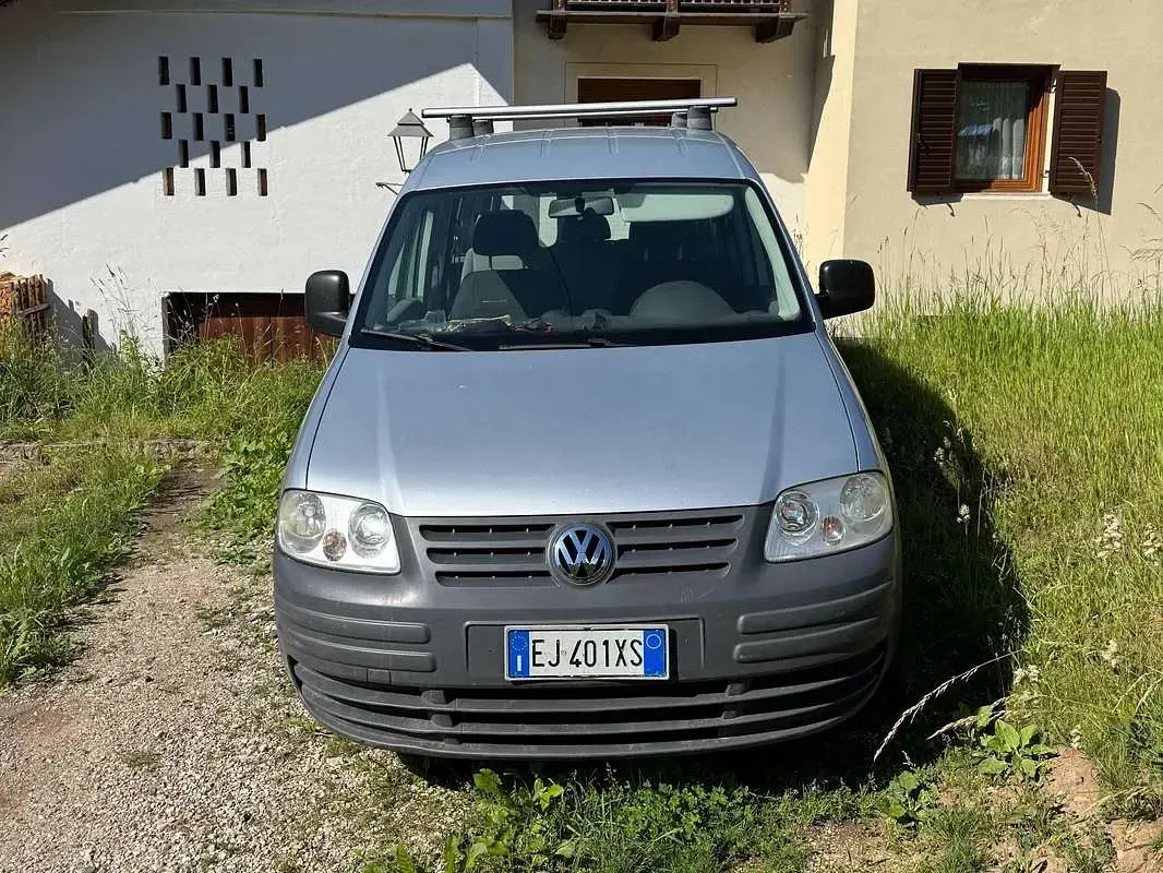 Usata VW Caddy 105 CV (77 kW) 2010 Grigio Monovolume