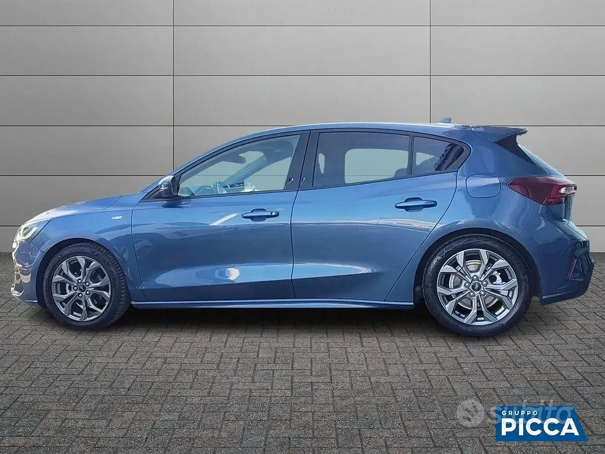 Usata Ford Focus ST-Line 125 CV (91 kW) 2023 Bluazzurro Berlina