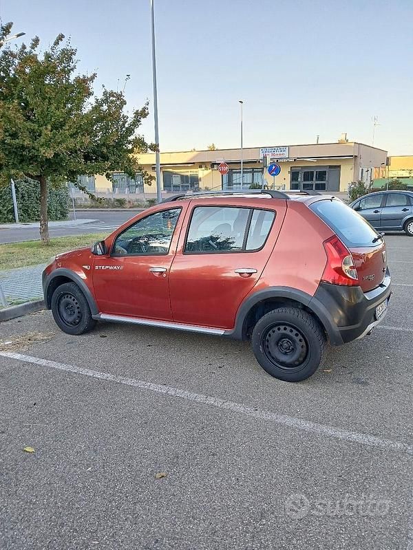 Usata Dacia Sandero 2003 Rosso Utilitaria