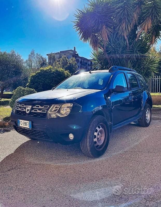 Nero Usata 2016 Dacia Duster Tre volumi | 5499 € (Super prezzo) - Immagine 1/4