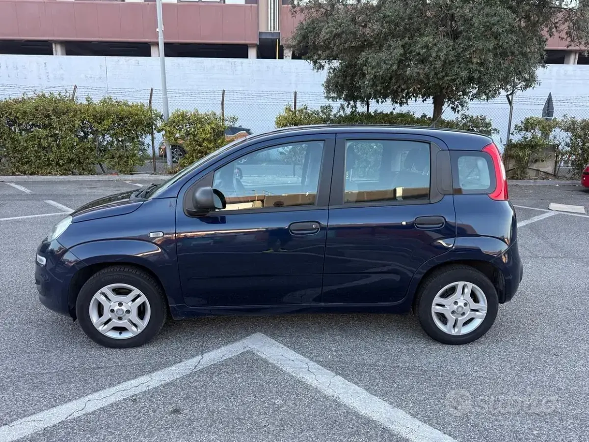 Usata Fiat Panda Lounge 69 CV (50 kW) 2017 Blu Utilitaria