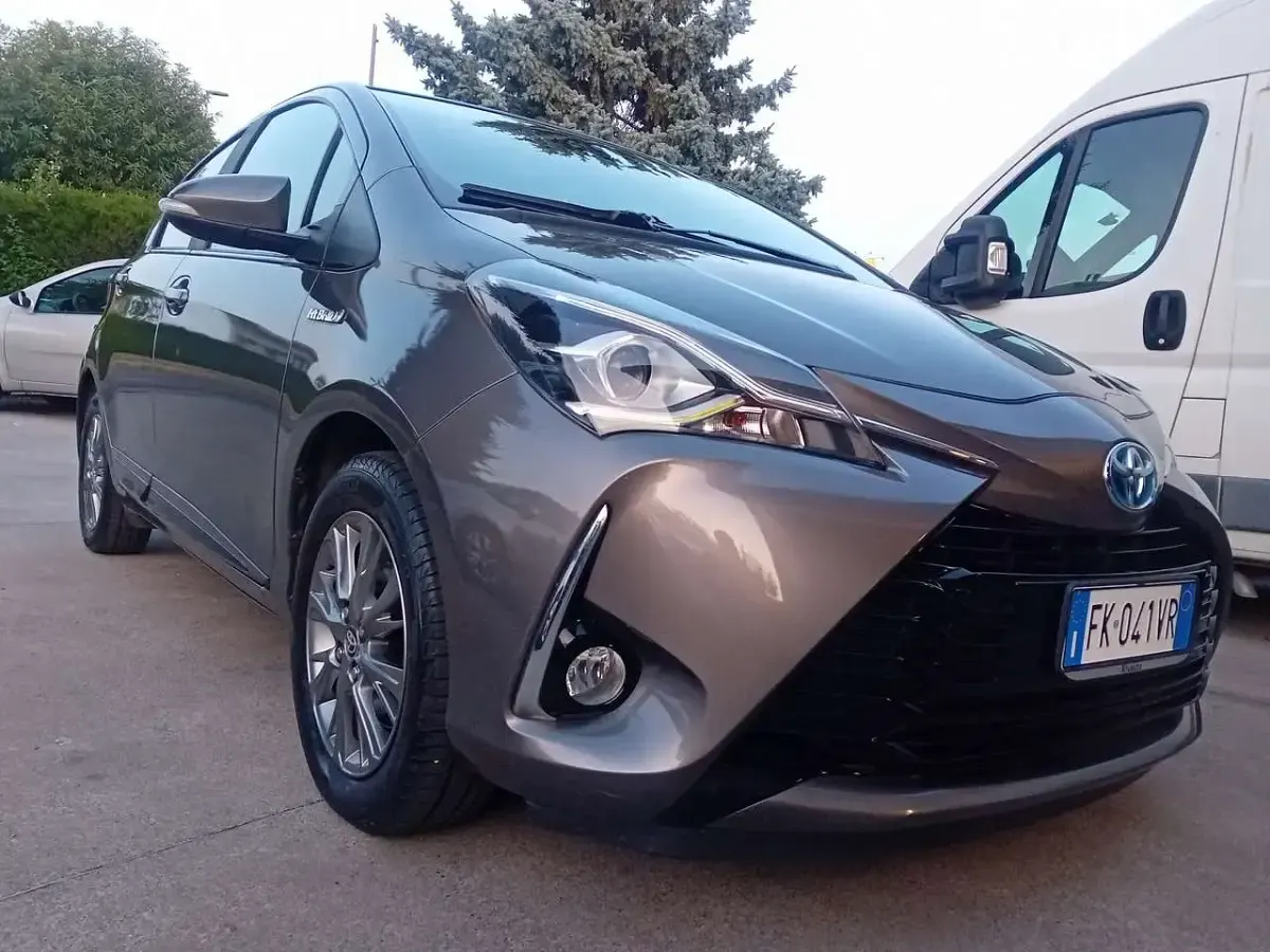 Usata Toyota Yaris Hybrid Active 73 CV (53 kW) 2017 Other Berlina
