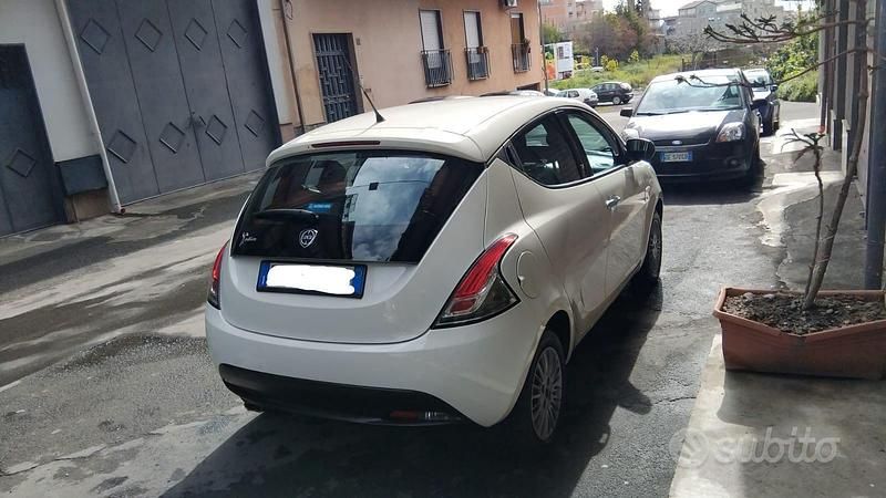 Usata Lancia Ypsilon 95 CV (69 kW) 2013 Bianco Utilitaria