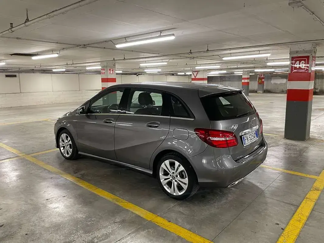 Usata Mercedes B180 109 CV (80 kW) 2018 Grigio Utilitaria
