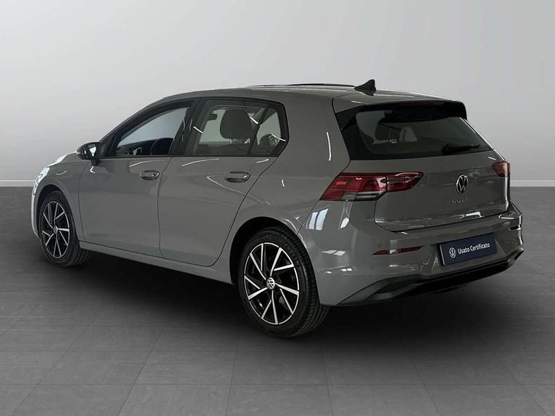 Usata VW Golf VIII Life 116 CV (85 kW) 2022 Moonstone grey Berlina