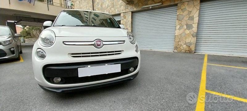 Bianco Usata 2016 Fiat 500L Lounge Monovolume | 8350 € (Buon prezzo) - Immagine 1/4
